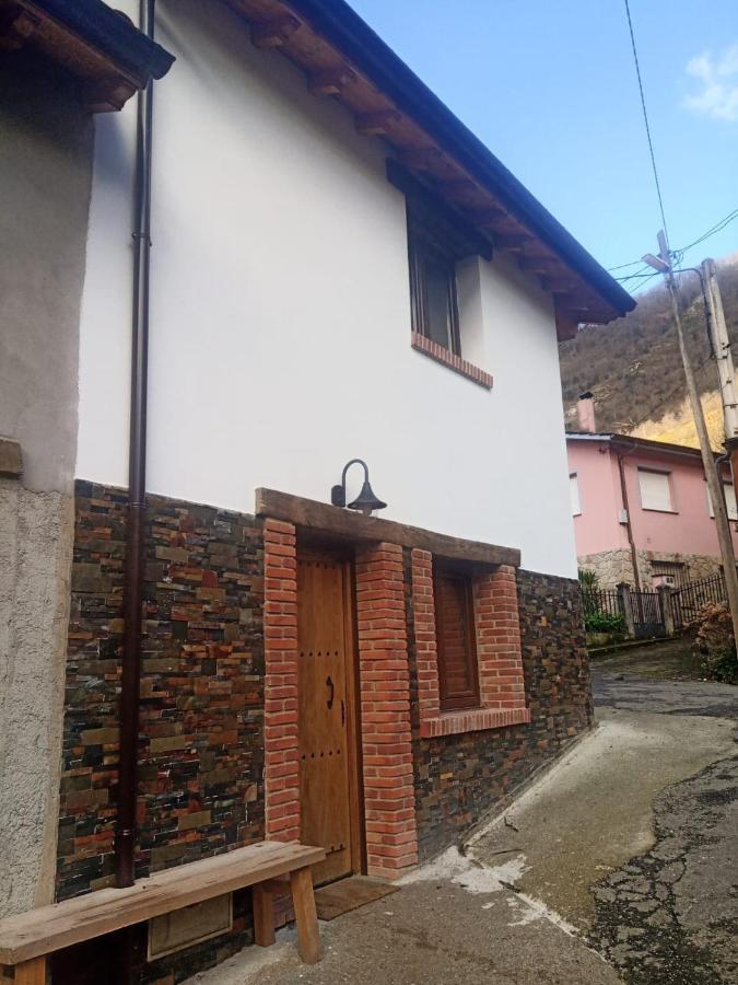 Casa Rural Güilones, Parque Natural de Ponga Sobrefoz Exterior foto